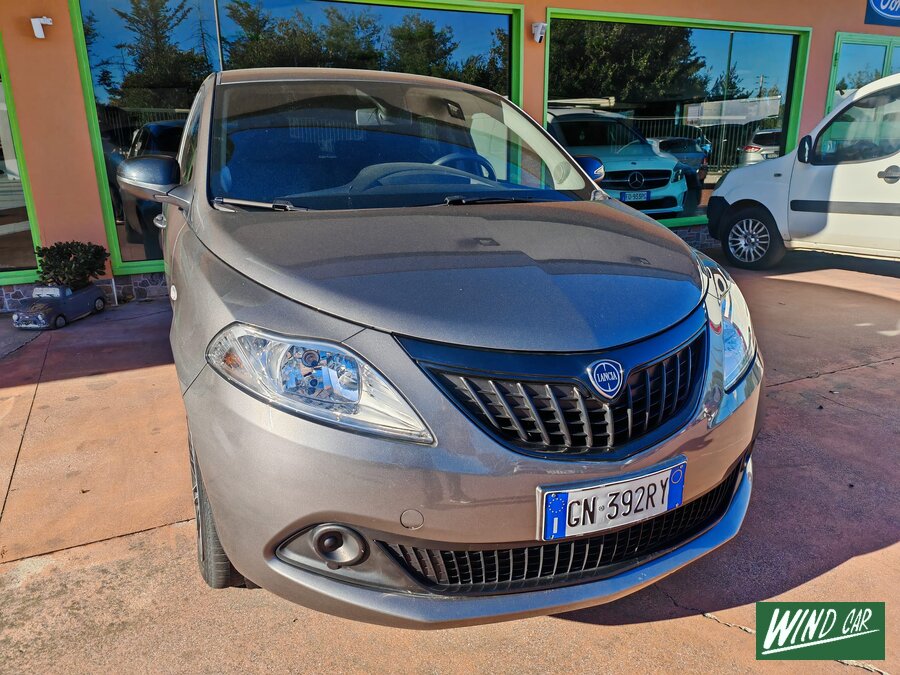 Lancia Y HYBRID