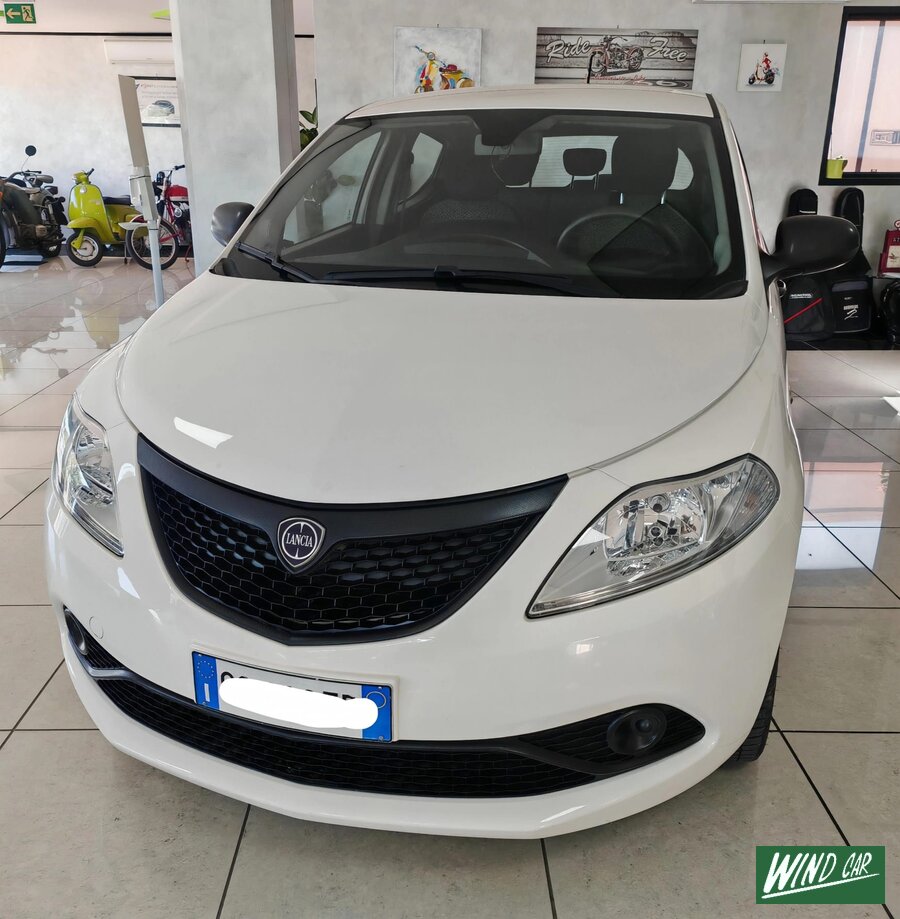 Lancia Y 1.0 HYBRID SILVER