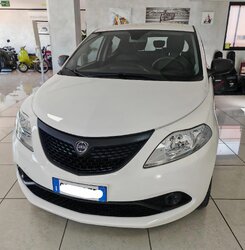 Lancia Y 1.0 HYBRID SILVER foto 1