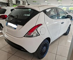 Lancia Y 1.0 HYBRID SILVER foto 3